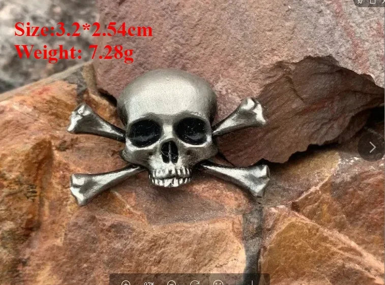 Gothic skull lapel pin - Variant D